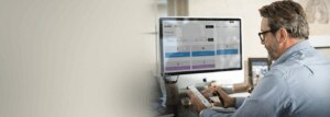 healthcare-professional-using-airview-action-groups-resmed